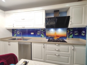 �ki g�rselli mutfak tezgah aras� cam